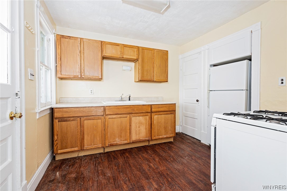 10027 Alexander Road Alexander, NY 14005 - Photo 3 of 33