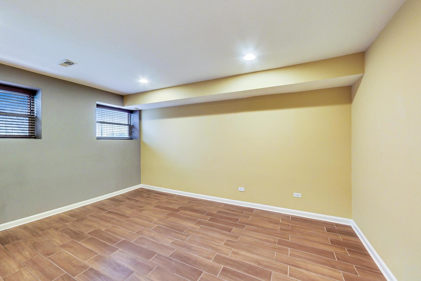 1325 East Marquette Road, Unit 1 Chicago, IL 60637 - Photo 31 of 42