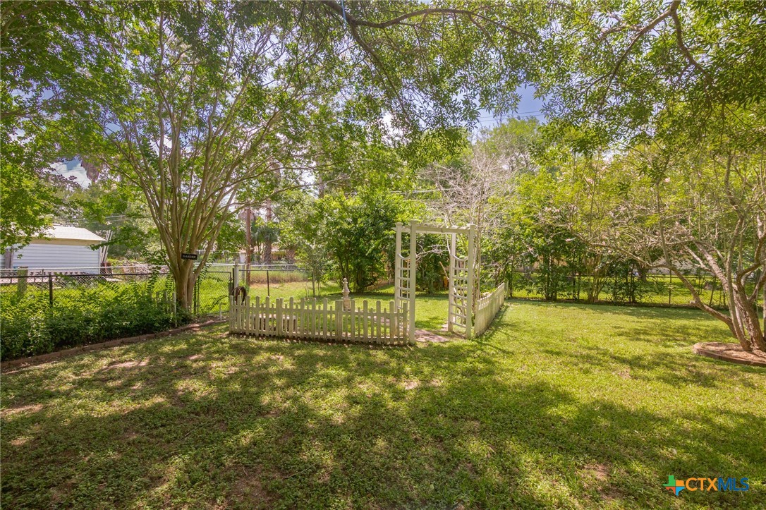 303 Perth Road Victoria, TX 77904 - Photo 37 of 39