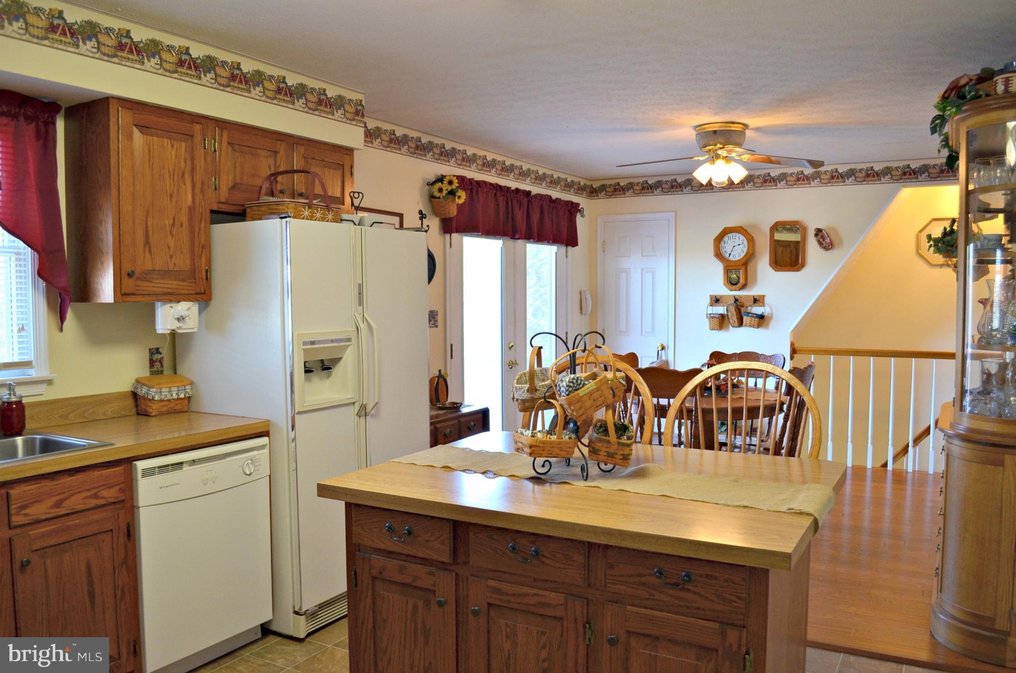827 Fairbee Road Berkeley Springs, WV 25411 - Photo 7 of 30 Kitchen