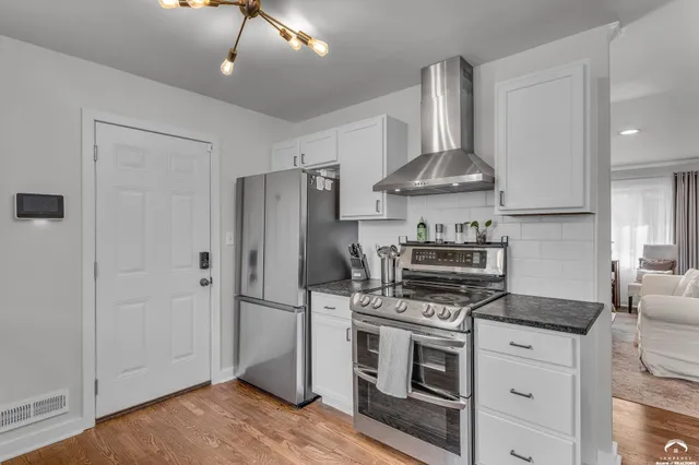 $479,900 | 7609 Russell Road, Prairie Village, KS 66208