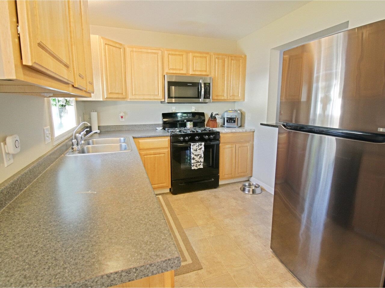 48 Colonial Road, Unit 103 Fairfax, VT 05454 - Photo 3 of 27
