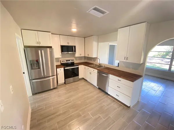 $2,850 | 17890 Leetana Road, North Fort Myers, FL 33917