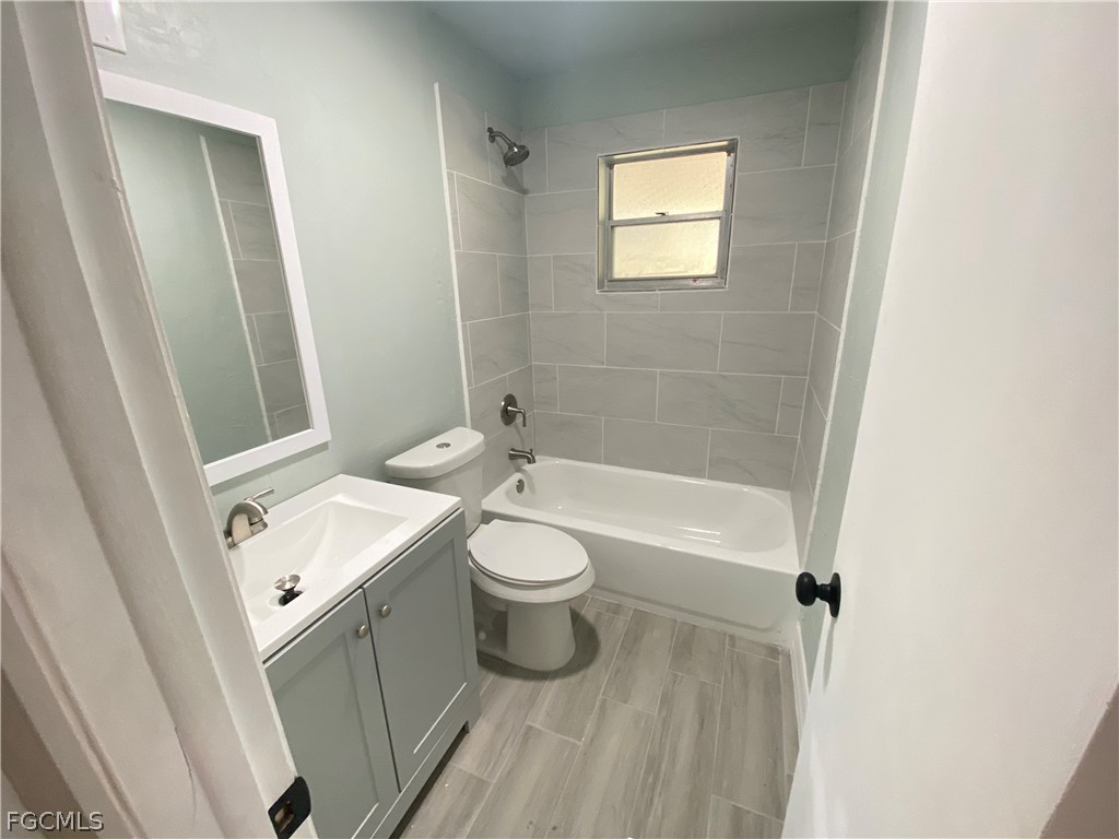 17890 Leetana Road North Fort Myers, FL 33917 - Photo 9 of 25 a bathroom with a toilet a sink and bathtub