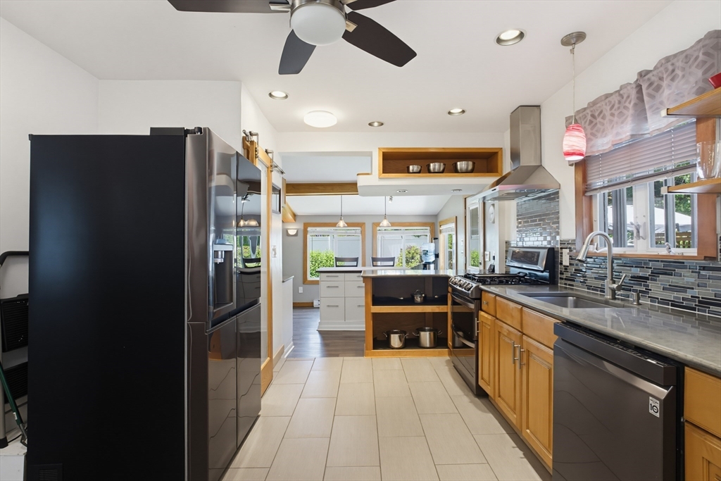 26 Grover Road Medford, MA 02155 - Photo 8 of 41