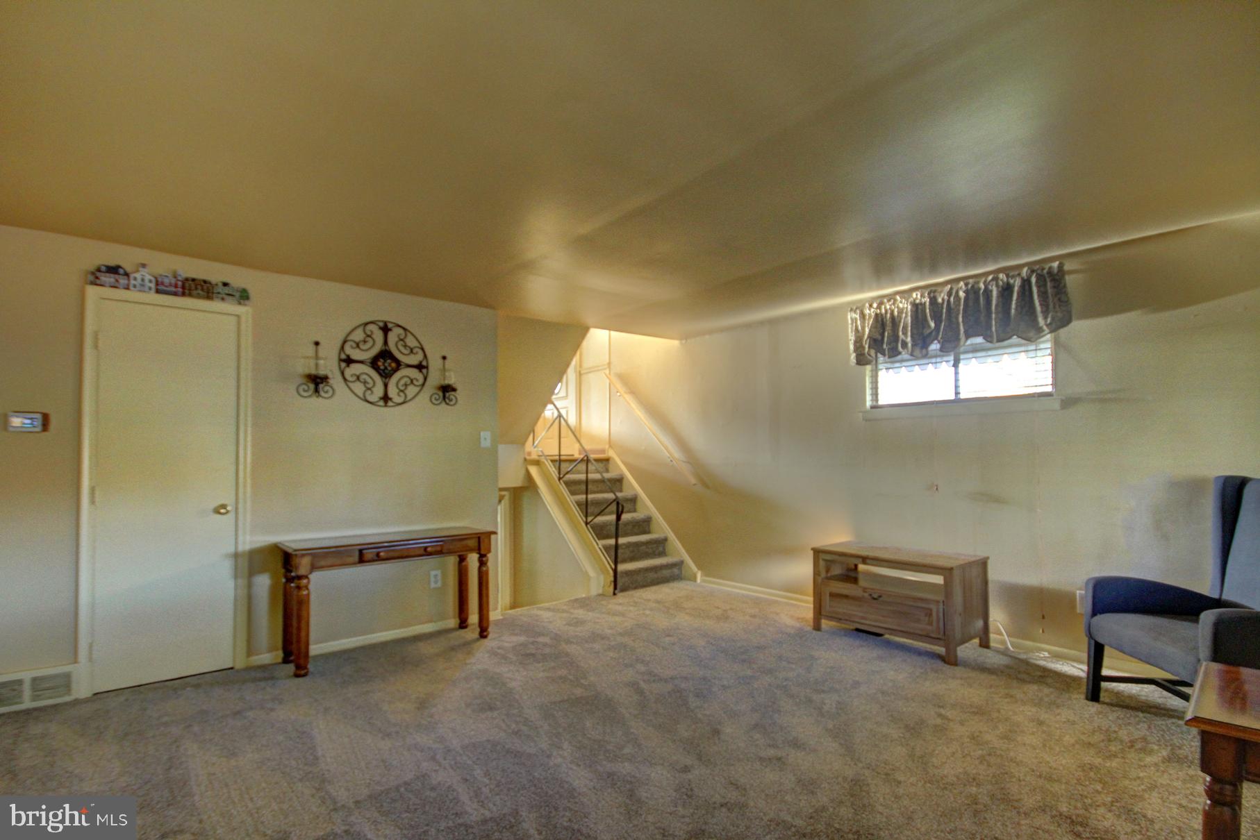 938 Andover Road Lansdale, PA 19446 - Photo 2 of 25 Living Room