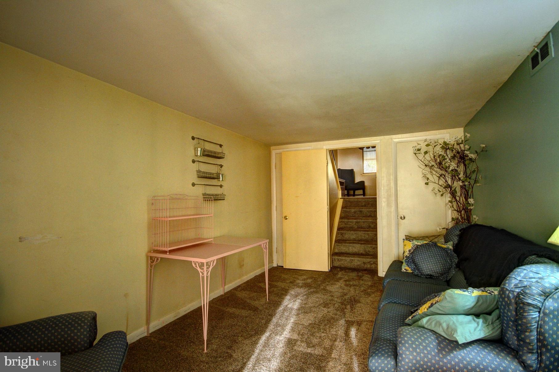 938 Andover Road Lansdale, PA 19446 - Photo 12 of 25 Family Room