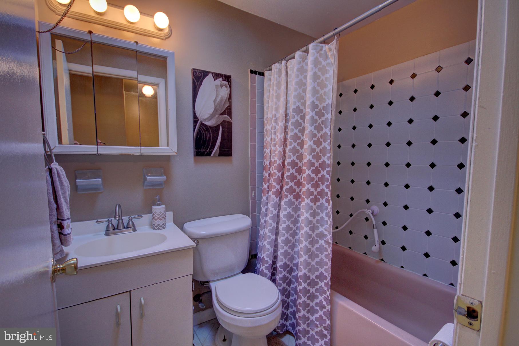 938 Andover Road Lansdale, PA 19446 - Photo 17 of 25 Full Bath