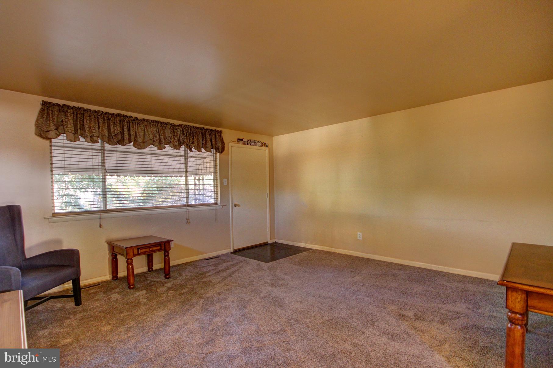 938 Andover Road Lansdale, PA 19446 - Photo 4 of 25 Living Room