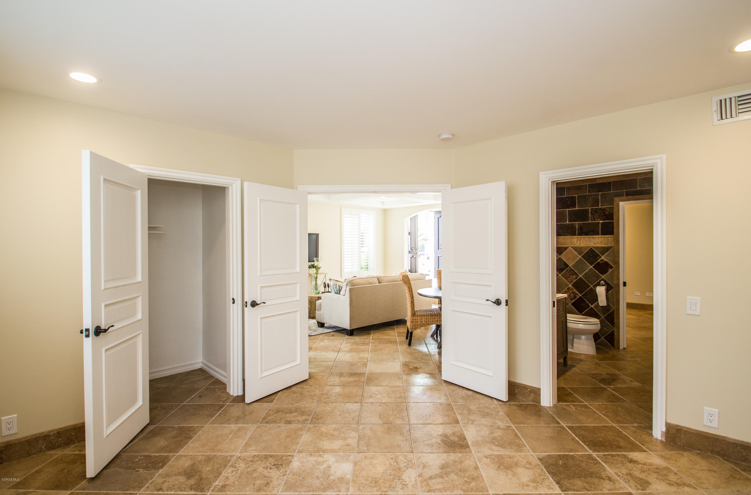 5350 Seabreeze Way Oxnard, CA 93035 - Photo 14 of 61 16