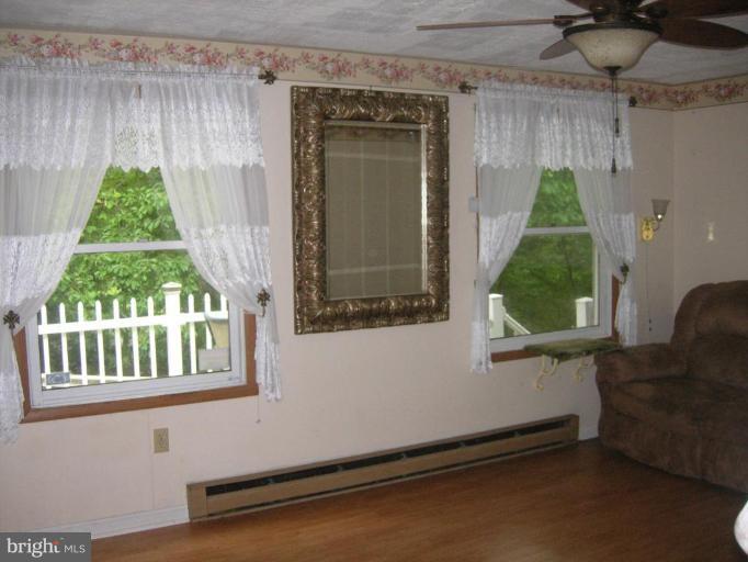 975 Shady Beach Road Elkton, MD 21921 - Photo 8 of 11 Living Room