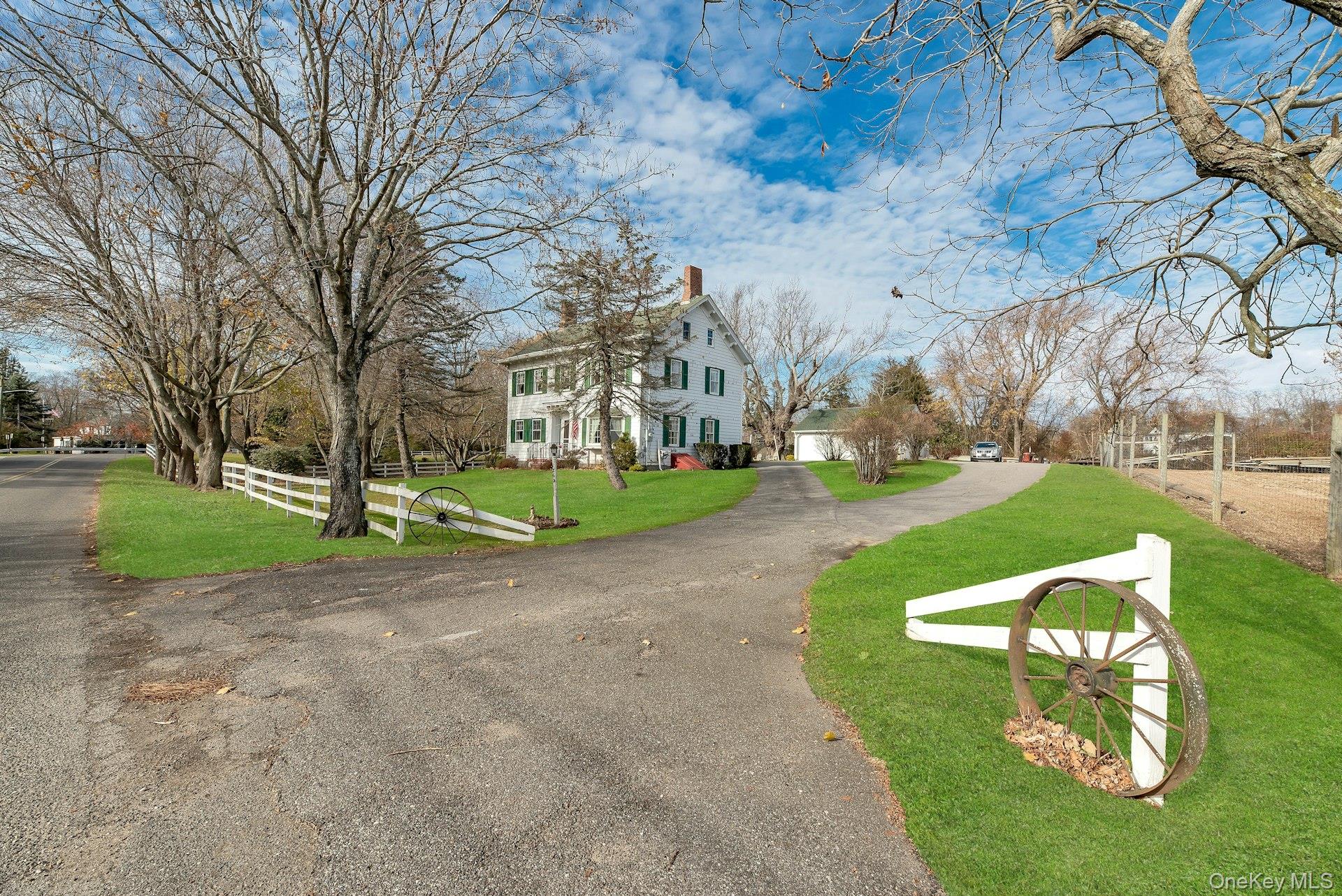 1760 Albertson Lane Greenport, NY 11944 - Photo 33 of 40 Entrance, House and Garage