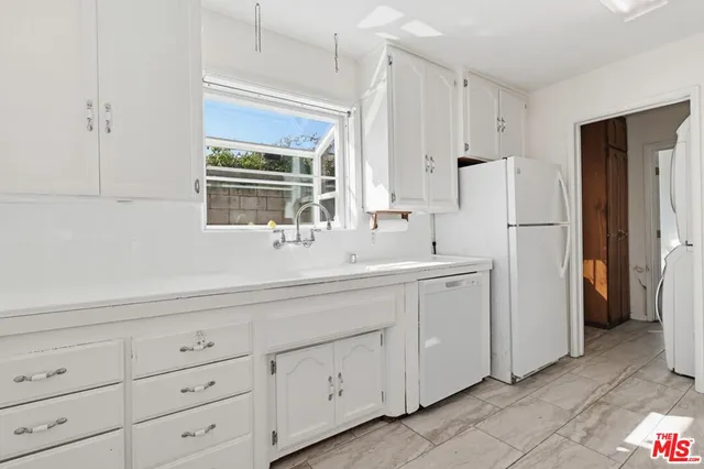 $1,750,000 | 7024 Kentwood Avenue, Los Angeles, CA 90045