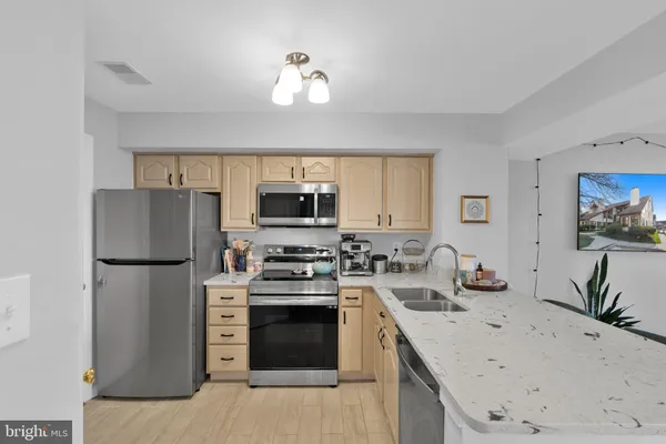 $2,000 | 6011 D Curtier Drive, Unit D, Alexandria, VA 22310