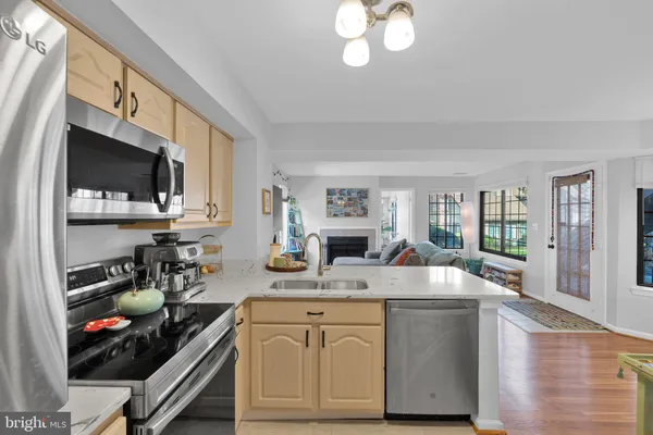 $2,000 | 6011 D Curtier Drive, Unit D, Alexandria, VA 22310