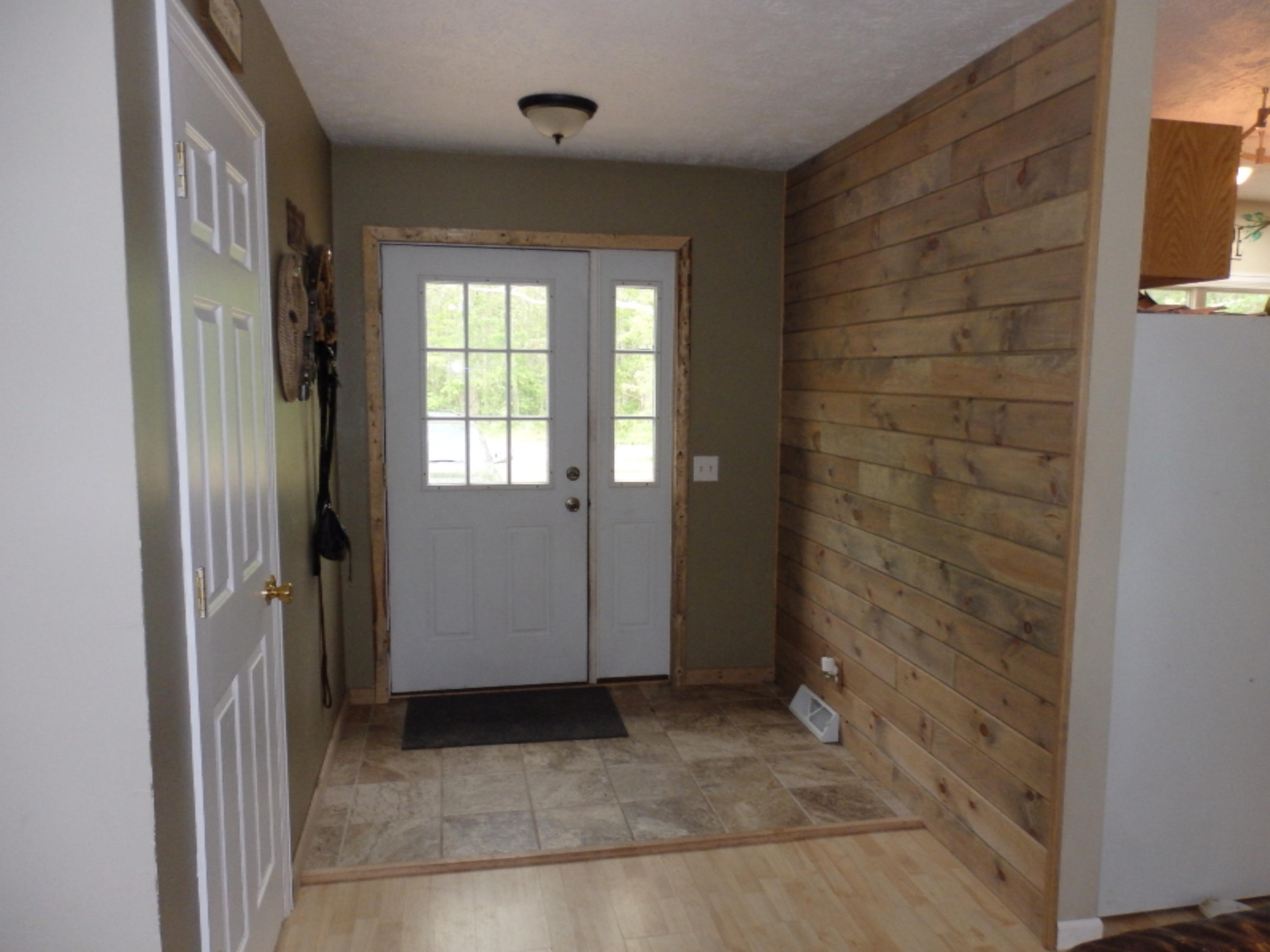 1143 Laverne Road Wellston, MI 49689 - Photo 2 of 21 Foyer