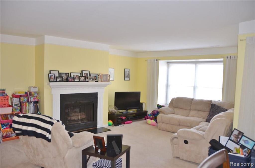 8533 Mathias Drive Grosse Ile, MI 48138 - Photo 7 of 19