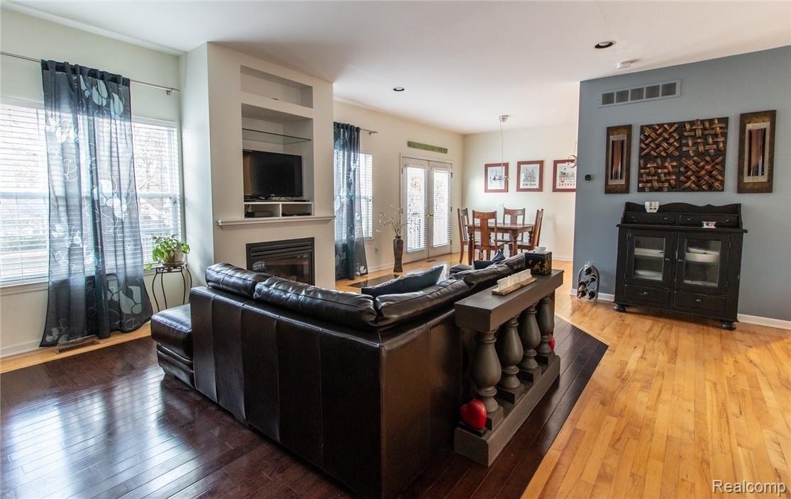 2654 Crooks Road Royal Oak, MI 48073 - Photo 11 of 35 Great Room