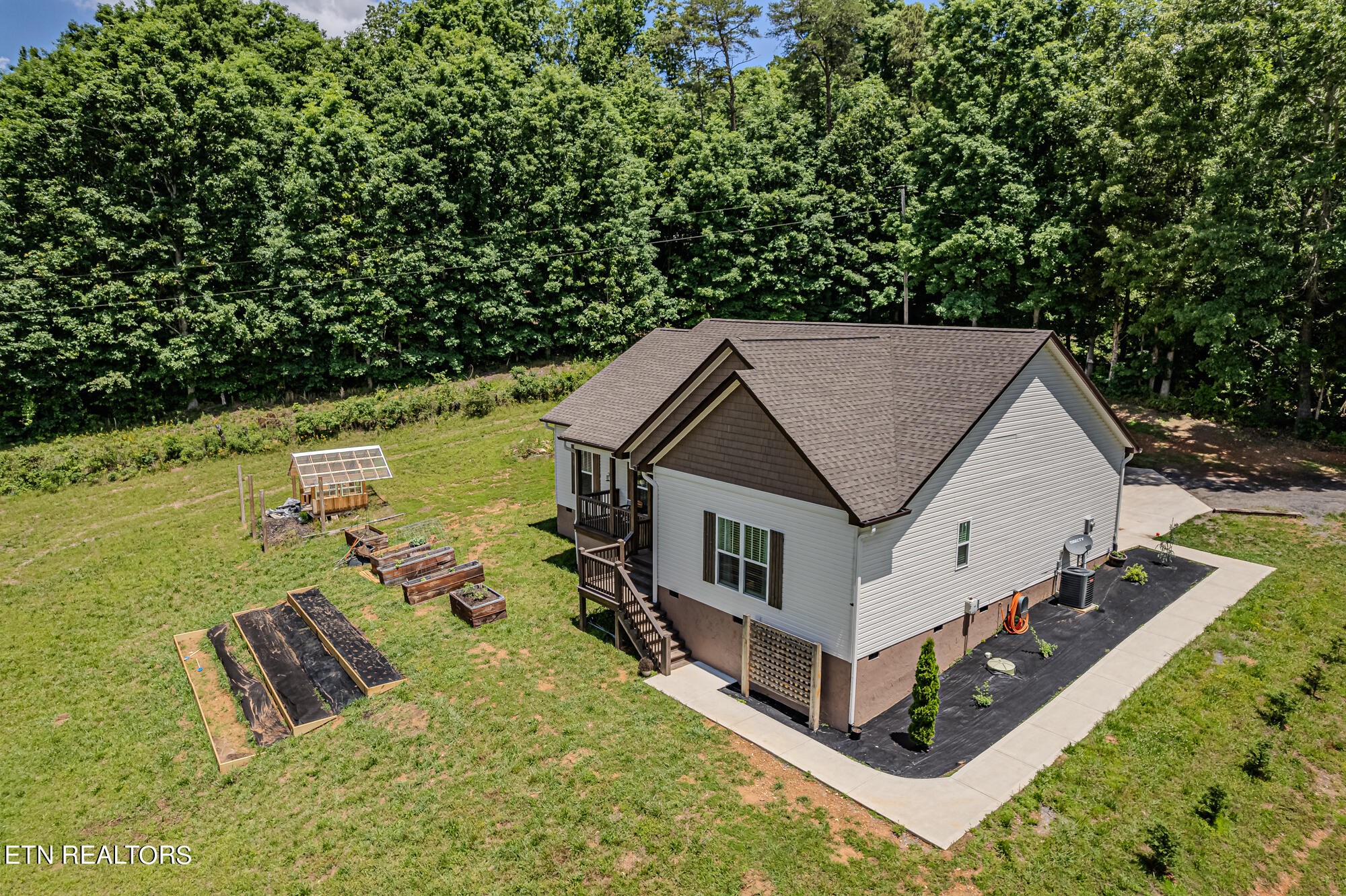 1718 Yale Road Athens, TN 37303 - Photo 4 of 42 Gallery Image 4