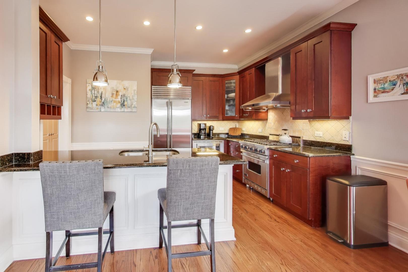 1131 West Grace Street, Unit 3 Chicago, IL 60613 - Photo 8 of 27