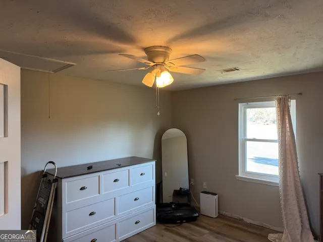 a view of a livingroom with furniture
