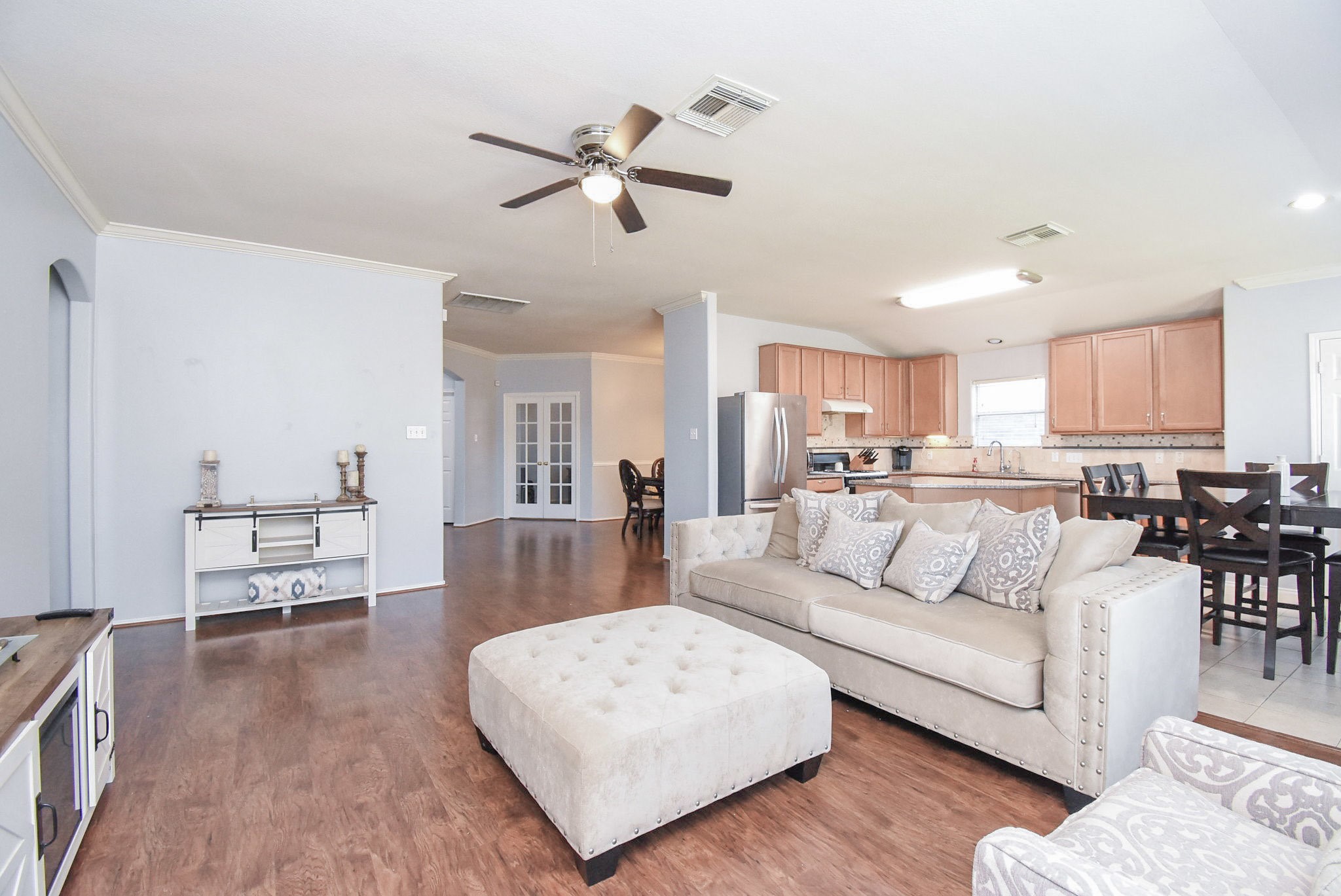 8502 Parapet Place Rosharon, TX 77583 - Photo 10 of 34 a living room with furniture and a wooden floor
