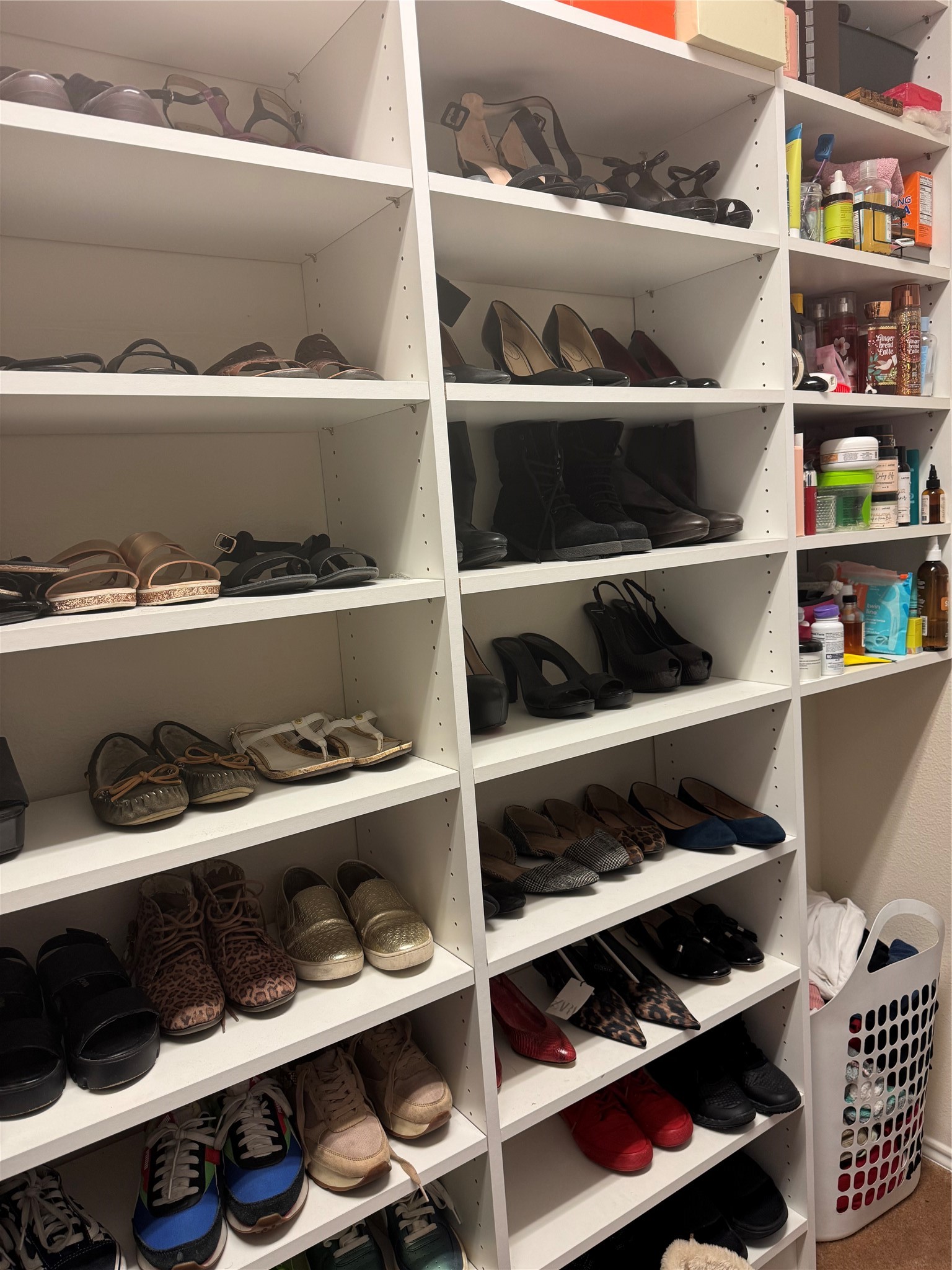 8502 Parapet Place Rosharon, TX 77583 - Photo 20 of 34 a shelf with cup and plates