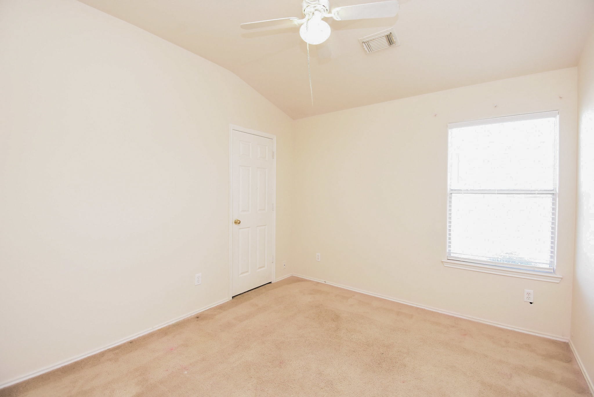 8502 Parapet Place Rosharon, TX 77583 - Photo 24 of 34 an empty room with a window