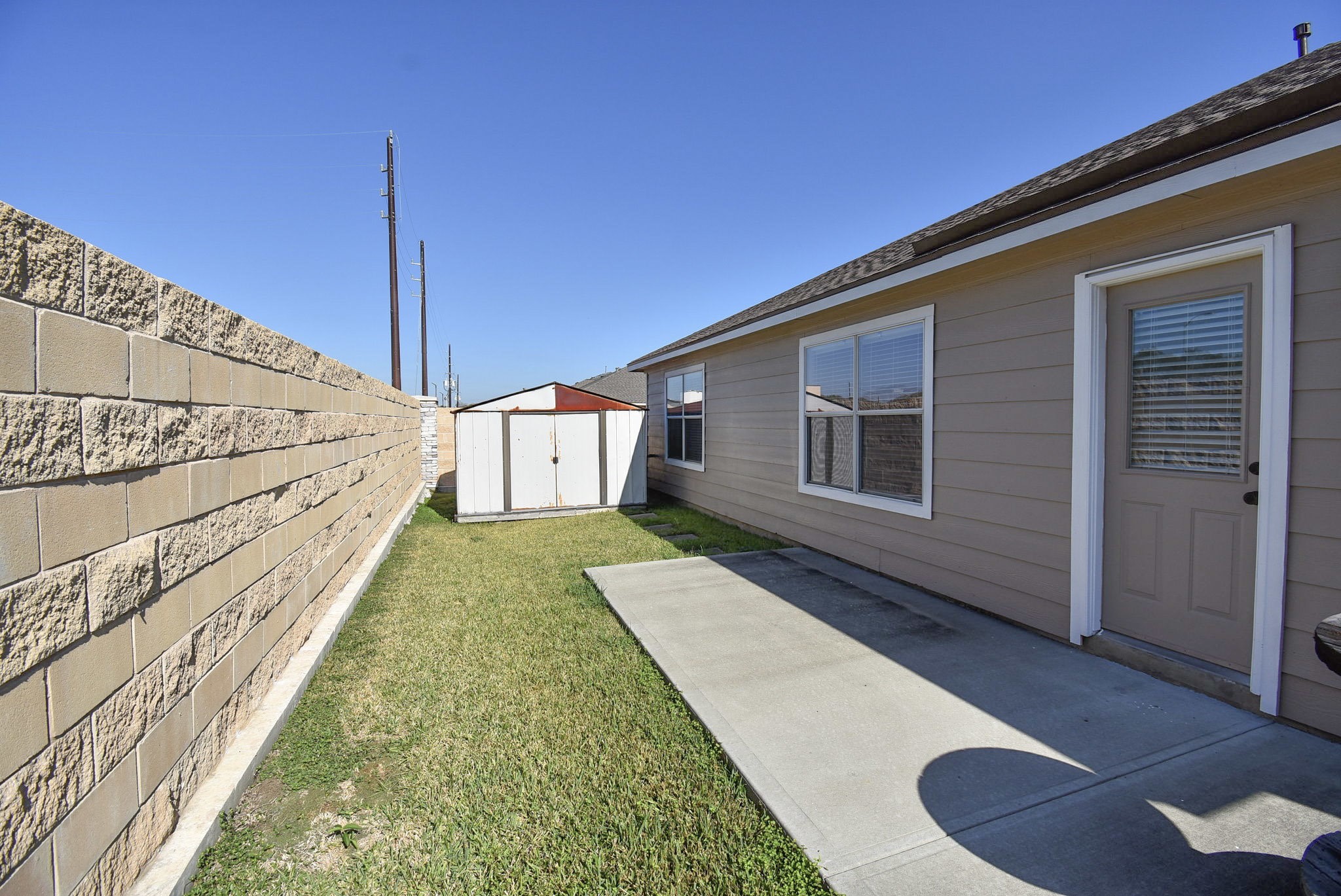 8502 Parapet Place Rosharon, TX 77583 - Photo 29 of 34 a view of a house with a backyard