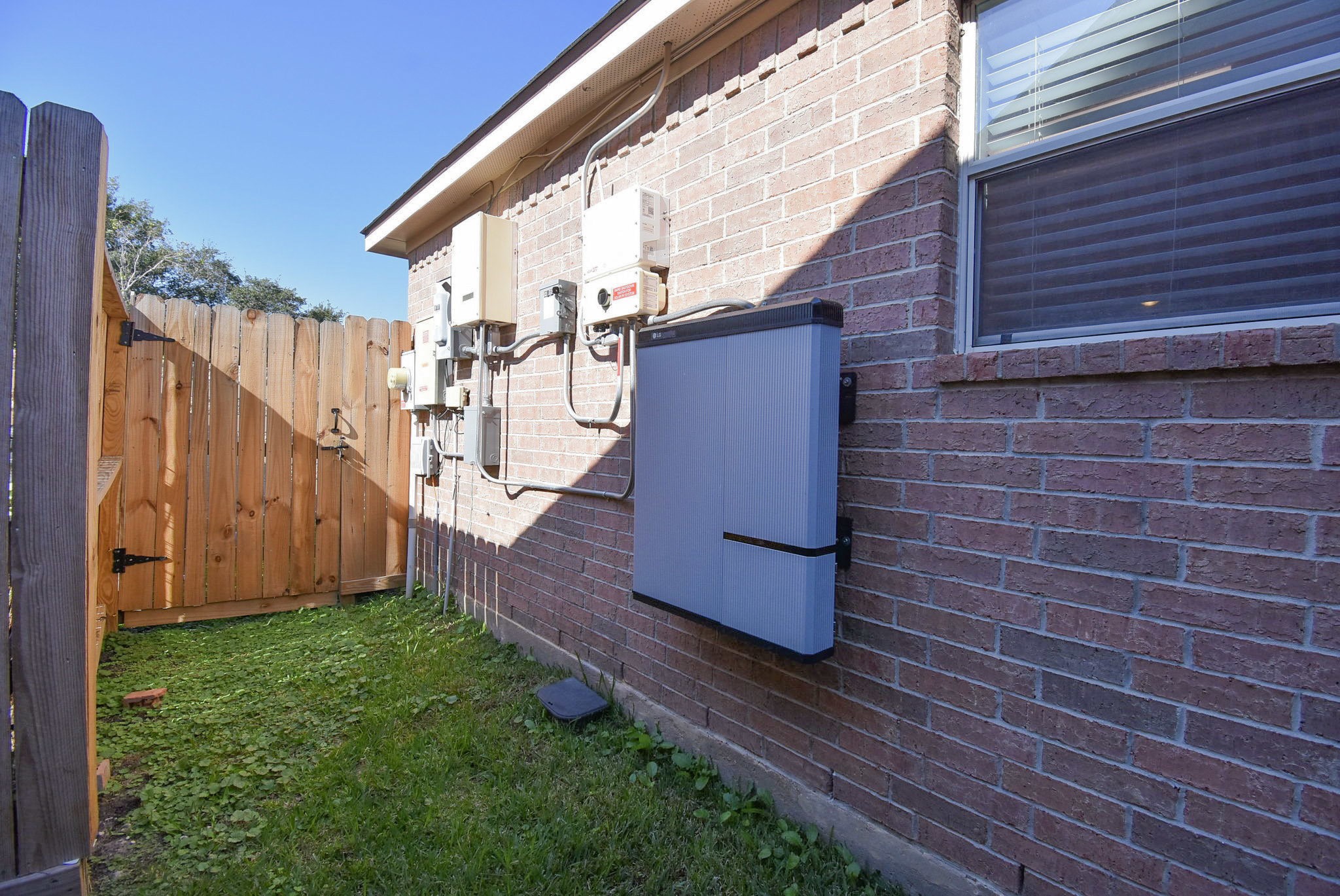 8502 Parapet Place Rosharon, TX 77583 - Photo 31 of 34 a view of a backyard with wooden fence