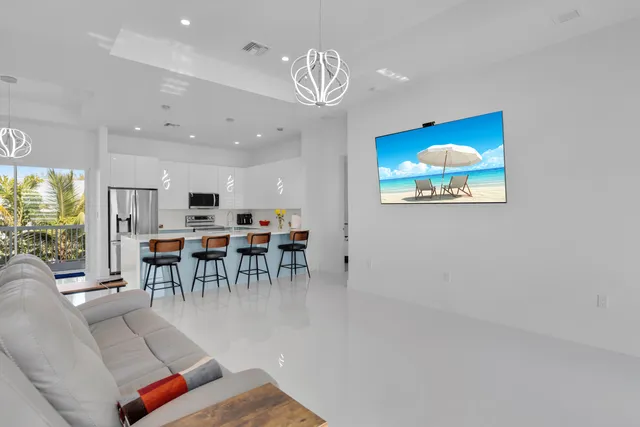 $1,899,000 | 518 Avenida Primiceria, Marathon, FL 33050