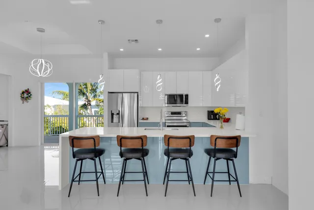 $1,899,000 | 518 Avenida Primiceria, Marathon, FL 33050