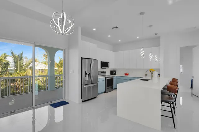$1,899,000 | 518 Avenida Primiceria, Marathon, FL 33050