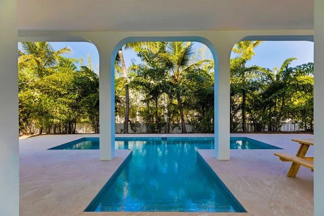 $1,899,000 | 518 Avenida Primiceria, Marathon, FL 33050