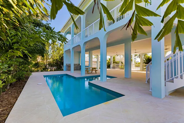 $1,899,000 | 518 Avenida Primiceria, Marathon, FL 33050