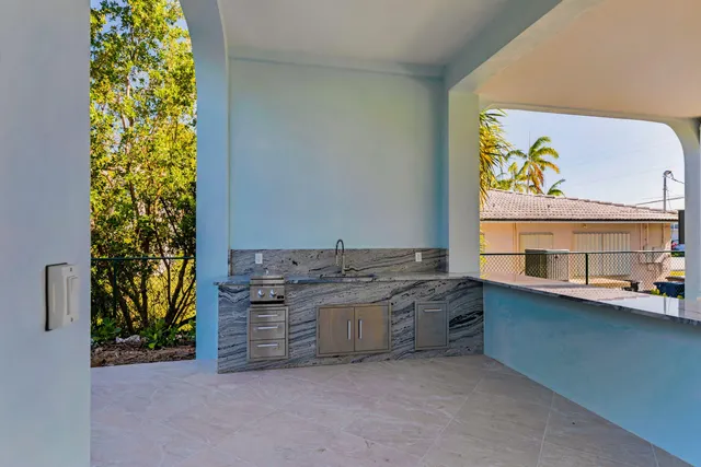 $1,899,000 | 518 Avenida Primiceria, Marathon, FL 33050