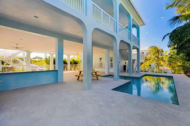$1,899,000 | 518 Avenida Primiceria, Marathon, FL 33050