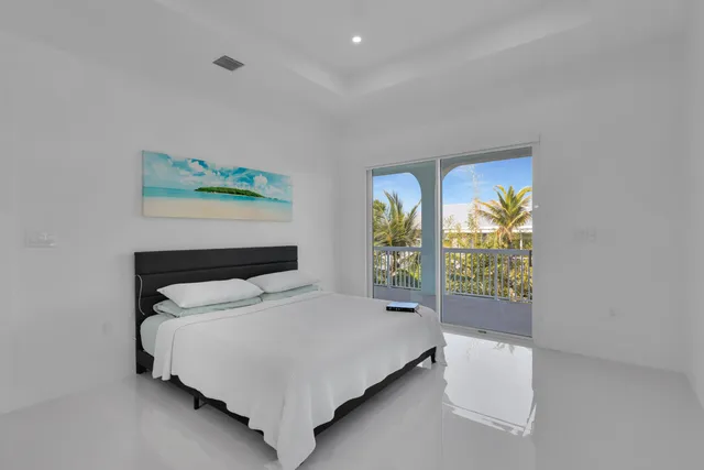 $1,899,000 | 518 Avenida Primiceria, Marathon, FL 33050