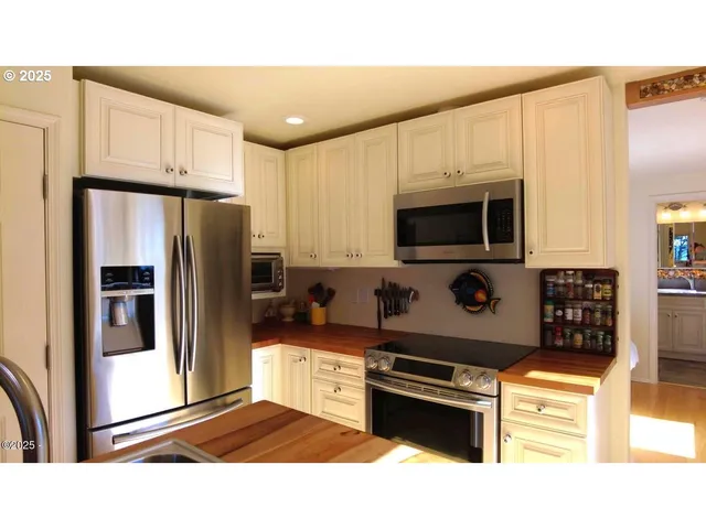 $699,000 | 3512 Highway 101, Yachats, OR 97498