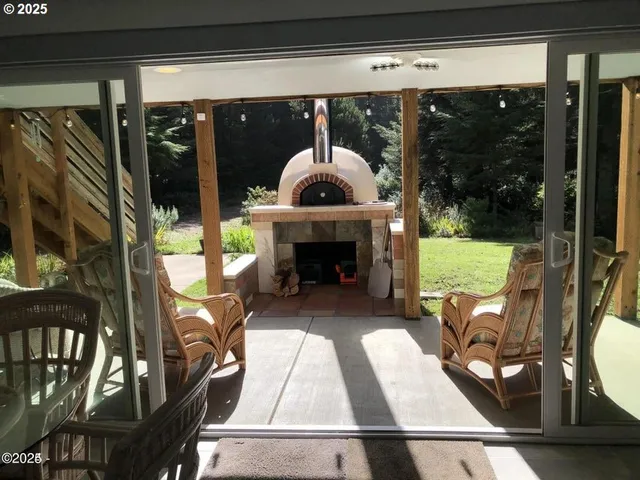 $699,000 | 3512 Highway 101, Yachats, OR 97498