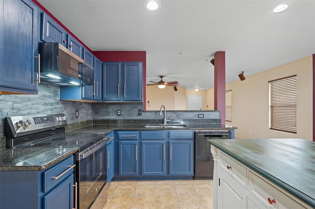 322 Laurel Lane Fate, TX 75087 - Photo 17 of 22 a kitchen with a sink and cabinets