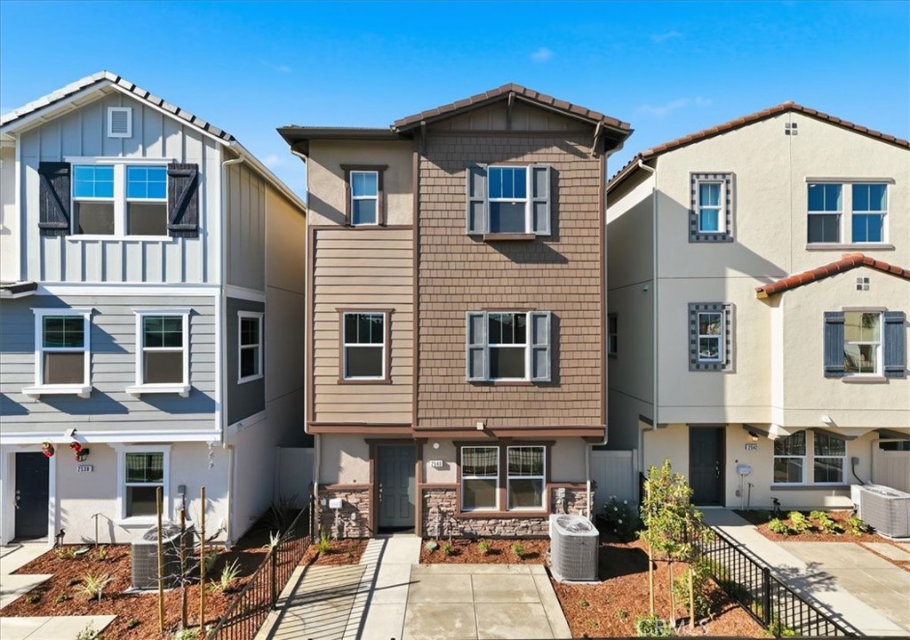 PHOTOS ARE OF MODEL MATCH AND HAVE BEEN VIRTUALLY STAGED. INTERIOR AND EXTERIOR FINISHES MAY VARY