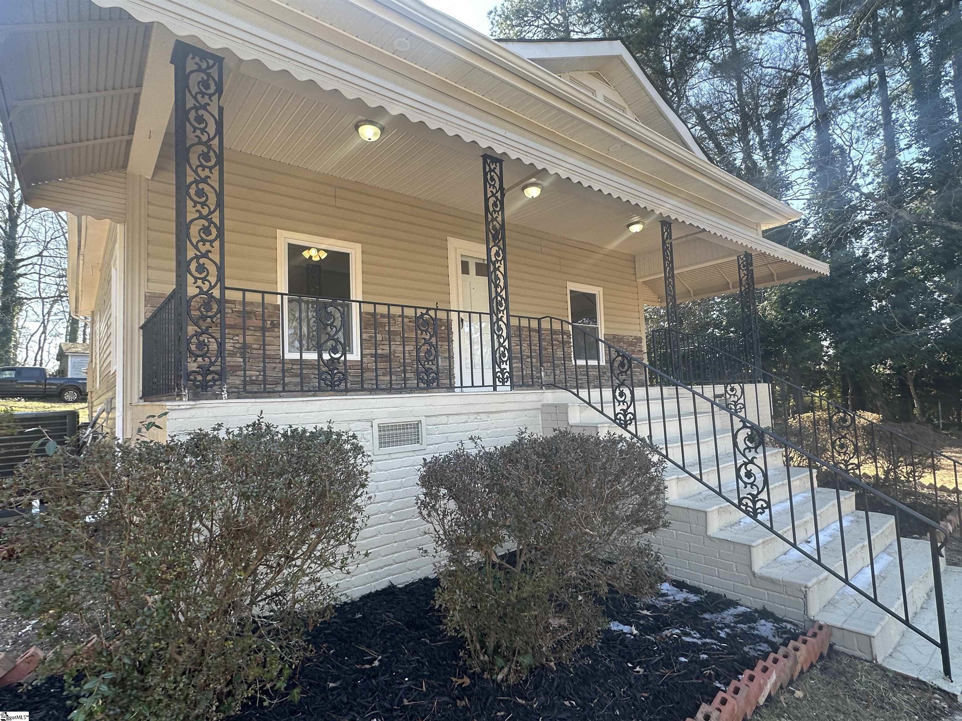 122 Sunset Drive Gaffney, SC 29340 - Photo 3 of 33