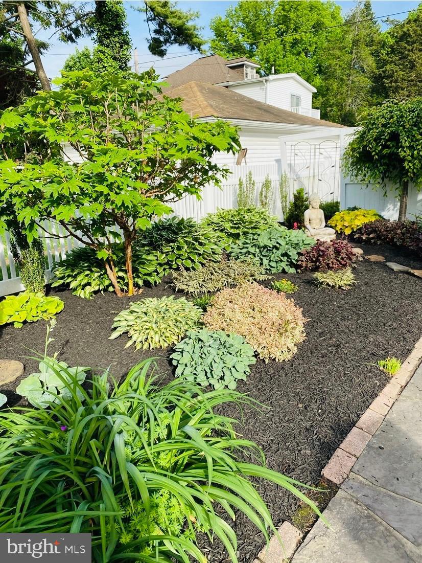 1013 Locust Street Columbia, PA 17512 - Photo 11 of 47 a backyard of a house with lots of green space