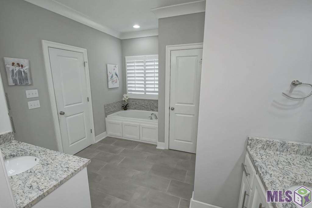 12424 Grand Villa Court Baton Rouge, LA 70817 - Photo 18 of 33