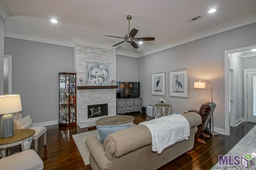 12424 Grand Villa Court Baton Rouge, LA 70817 - Photo 2 of 33