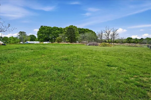 $1,450 | 15106 County Road 431, Unit B, Lindale, TX 75771
