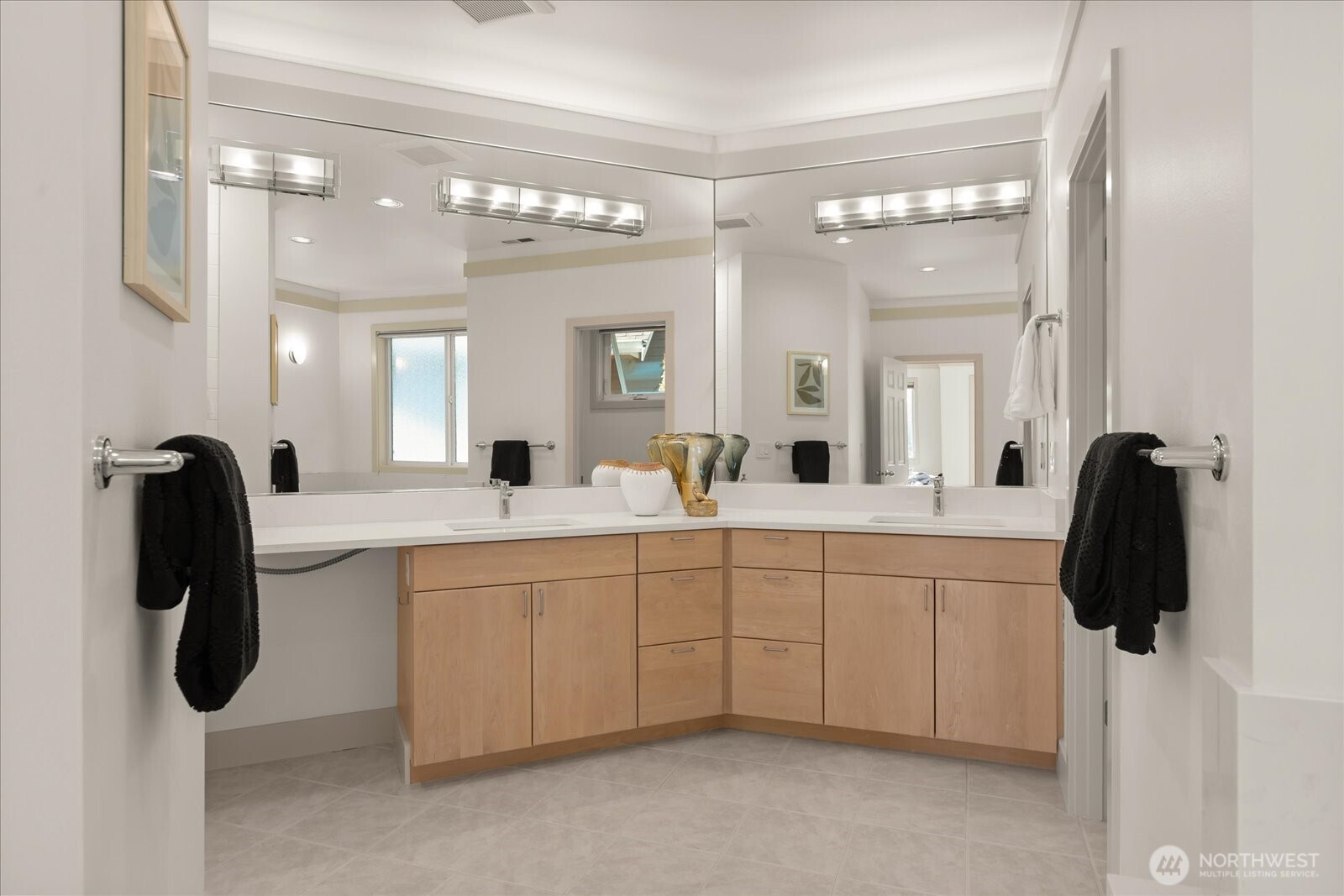 2290 140th Way Southeast Bellevue, WA 98007 - Photo 26 of 39 a spacious bathroom with a double vanity sink and mirror
