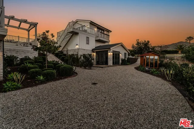 a view of utility room