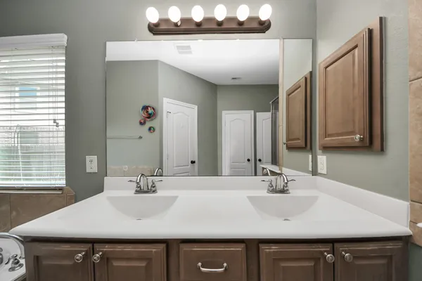 $2,150 | 2402 Village Lakes Drive, Katy, TX 77493